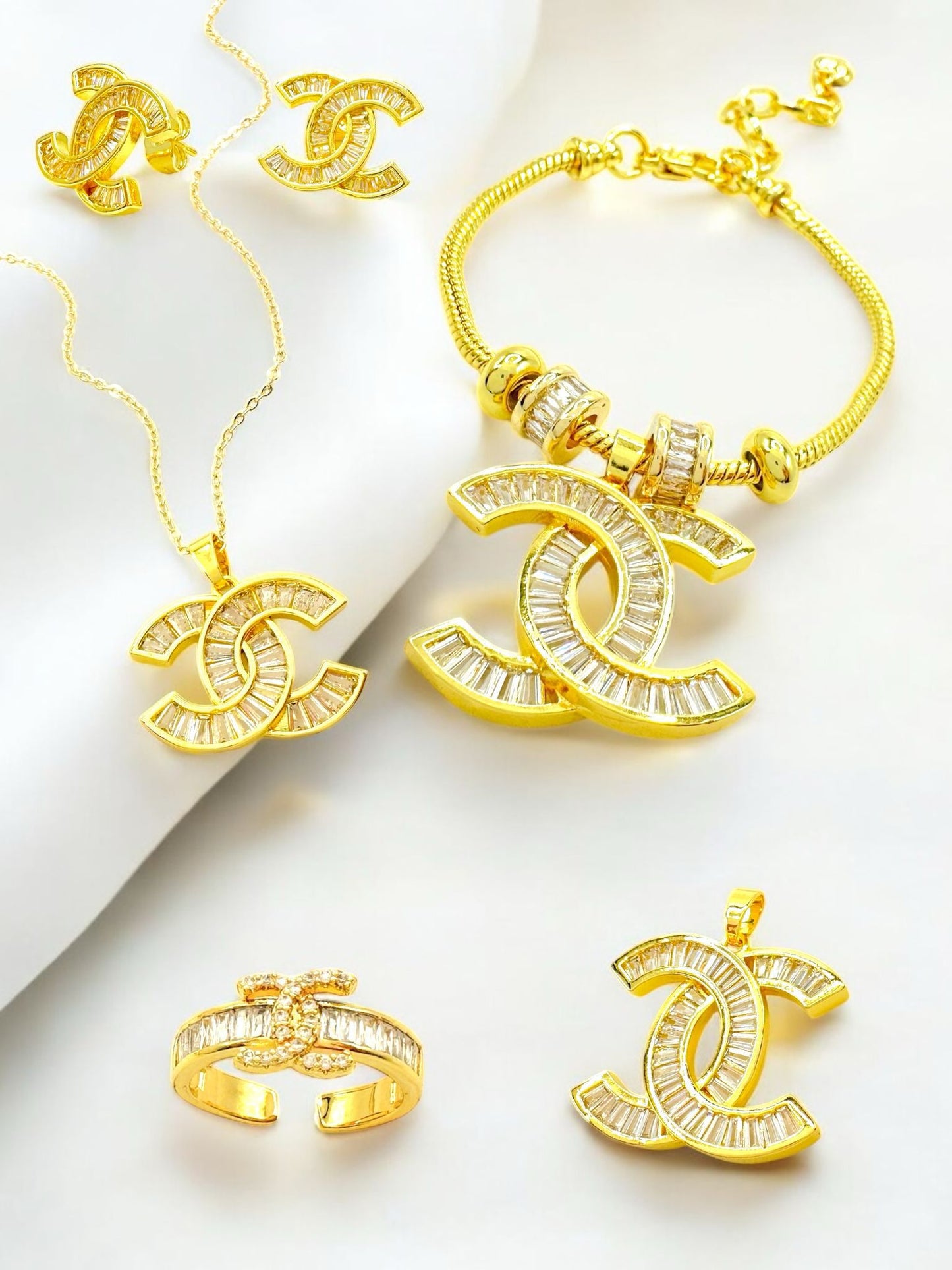 Bundle of 2 rings 3 dijes 2 earrings